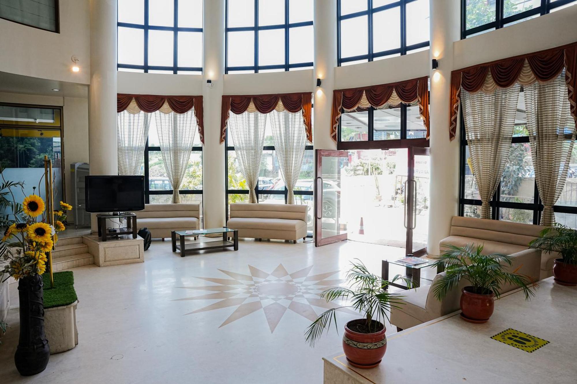 Hotel Viva Inn Yerandwane Exterior photo